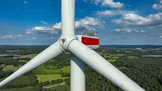 Windpark in Nordrhein-Westfalen: Drei Flügel sind bei Windrädern ein Kompromiss aus bestmöglicher Ausnutzung der Windenergie, möglichst wenig Materialverbrauch und viel Stabilität. 