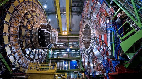 Compact Muon Solenoid (CMS) am Large Hadron Collider (LHC) 