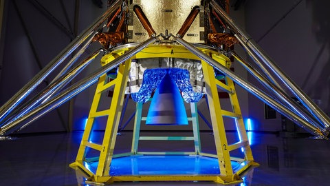 Die Bauteile der Sonde müssen einiges aushalten: Der Staub auf dem Mond könnte für empfindliche Elektronik zum Problem werden.