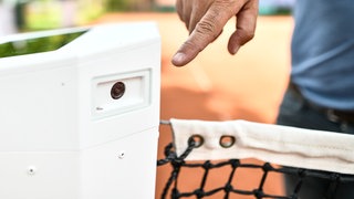 Im Sport wird zunehmend mit KI gearbeitet, auch im Tennis: Das Wingfield-System etwa ist in einen smarten Netzposten integriert, zeichnet Trainingsspiele auf und analysiert sie mithilfe von künstlicher Intelligenz