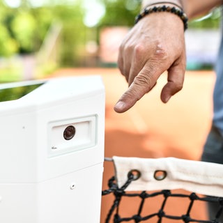 Im Sport wird zunehmend mit KI gearbeitet, auch im Tennis: Das Wingfield-System etwa ist in einen smarten Netzposten integriert, zeichnet Trainingsspiele auf und analysiert sie mithilfe von künstlicher Intelligenz
