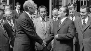 US-Präsident Gerald Ford (links), der sowjetische Präsident Leonid Breschnew