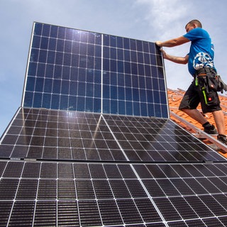 Solar-Paneele auf einem Dach