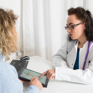 Äztin, Patientin, Beratung, Tablet