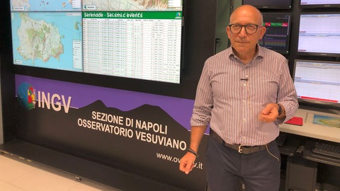 Der Vulkanologe Mauro Di Vito vom Osservatorio Vesuviano, das schon 1841 gegründet wurde. Heute gehört die Forschungseinrichtung zum Nationalen Institut für Geophysik und Vulkanologie, kurz INGV.