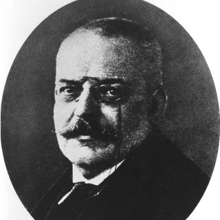 Alois Alzheimer (1864-1915), deutscher Nervenarzt. Er erkannte 1906 auffällige Gedächtnisstörungen, Verwirrtheit und Sprachprobleme bei einer Patientin. Die Alzheimer-Krankheit ist nach ihm benannt.