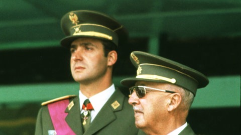 Prinz Juan Carlos von Spanien und General Francisco Franco am 4. Juni 1970. Franco hatte 1969 Juan Carlos zu seinem Nachfolger bestimmt.