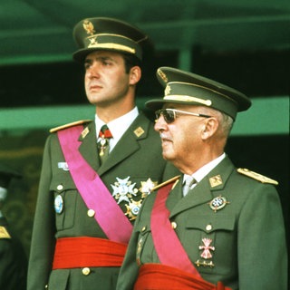 Prinz Juan Carlos von Spanien und General Francisco Franco am 4. Juni 1970. Franco hatte 1969 Juan Carlos zu seinem Nachfolger bestimmt.