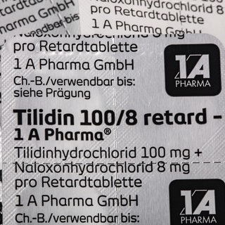 Tilidin-Schmerztabletten in Blisterpackung: Tilidin, Oxycodon, Xanax – viele Teenager kennen die Namen dieser Medikamente vom Schulhof und aus Rapsongs. Wie der Suchtgefahr entgegenwirken?