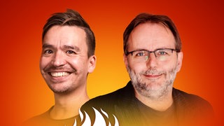 Menno Baumann und Bob Blume auf dem Podcast-Cover von "Die Schule brennt – Mit Bob Blume"