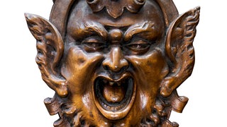 Teufelsfratze aus Holz mit geschlitzten Ohren: Woher kommt der Ausdruck "Schlitzohr"?