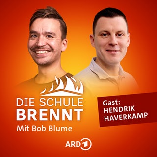 Hendrik Haverkamp und Bob Blume auf dem Podcast-Cover von "Die Schule brennt – Mit Bob Blume"