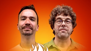 Gábor Paál und Bob Blume auf dem Podcast-Cover von "Die Schule brennt – Mit Bob Blume" 