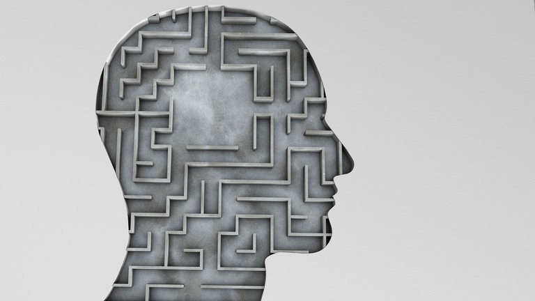 Kopf, darin ein Labyrinth (Illustration): Wer in einer psychischen Krise steckt, kann schnell überfordert sein: Ein paar kurze Coachingsessions oder jahrelange Psychoanalyse auf der Couch? Welche Art von Psychotherapie ist für wen hilfreich? 