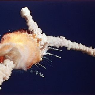 Dieses Archivfoto vom 28. Januar 1986 zeigt die Explosion der Raumfähre Challenger kurz nach dem Start vom Kennedy Space Center in Cape Canaveral, Florida.