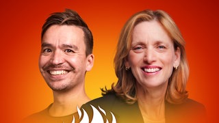 Karin Prien und Bob Blume auf dem Podcast-Cover von "Die Schule brennt – Mit Bob Blume"