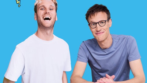 Der Psychologe Leon Windscheid und Moderator Aeneas Rooch