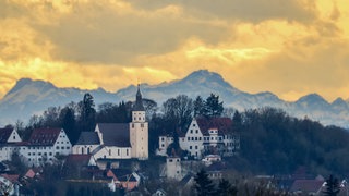 Föhnwetterlage in Neufra bei Riedlingen in Oberschwaben: Manche Menschen schwören, dass sich das Wetter auf ihr Wohlbefinden und ihre Gesundheit auswirkt. Aber gibt es Wetterfühligkeit wirklich?