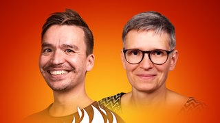 Anna-Maria Seemann und Bob Blume auf dem Podcast-Cover von "Die Schule brennt – Mit Bob Blume"