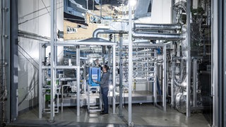 Die NECOC-Versuchsanlage am KIT produziert festen Kohlenstoff aus klimaschädlichem CO₂. (Foto: Markus Breig)