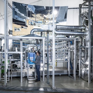 Die NECOC-Versuchsanlage am KIT produziert festen Kohlenstoff aus klimaschädlichem CO₂. (Foto: Markus Breig)