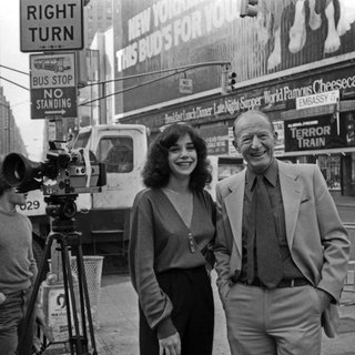 Radio- und Fernsehjpurnalist Peter von Zahn mit der Sängerin Gillian Scalici in den 1980ern am Broadway in New York: Nazi-Propaganda beeinflusste das Weltbild der Deutschen noch nach 1945. Peter von Zahn sendete ungewohnte Bilder aus den USA.