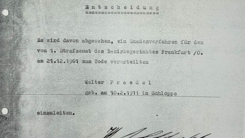 In einem Schreiben vom 16. Januar 1962 lehnt der DDR-Staatsratsvorsitzende Walter Ulbricht ein Gnadenverfahren für Walter Praedel ab. Neun Tage später wird Praedel in Leipzig hingerichtet.