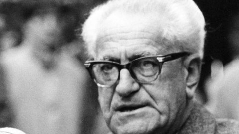 Der Richter und Staatsanwalt Fritz Bauer (1903 - 1968) war maßgeblich am Zustandekommen der Auschwitzprozesse in Frankfurt am Main beteiligt; er gab dem israelischen Geheimdienst Mossad den entscheidenden Tipp zur Ergreifung von Adolf Eichmann in Argentinien (undatiertes Foto)