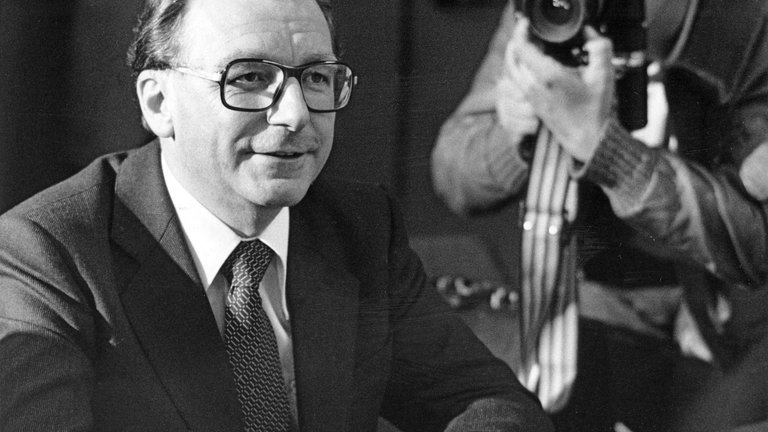 Am 16.8.1978 wird der baden-württembergische Innenminister Lothar Späth von der CDU-Fraktion im Stuttgarter Landtag zum Nachfolger des zurückgetretenen Ministerpräsidenten Filbinger gewählt