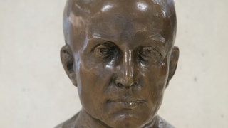 Büste des 1945 hingerichteten württembergischen Staatspräsidenten Eugen Bolz im Foyer des baden-württembergischen Landtages in Stuttgart