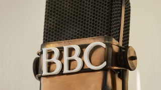 Altes Mikrofon der BBC