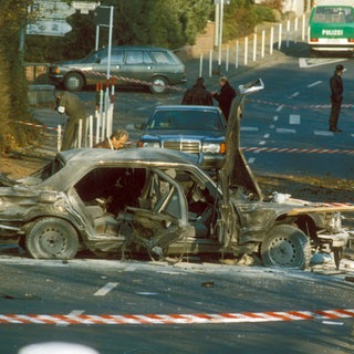Autowrack nach dem Bombenattentat der RAF auf Alfred Herrhausen (Vorstandsprecher Deutsche Bank) in Bad Homburg