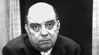 Der britische Journalist Sefton Delmer (undatierte Aufnahme). Er berichtete für den Daily Express und den Sunday Express und galt Anfang der 1930er als bestinformierter Auslandskorrespondent in Berlin. Von 1941 bis 1945 leitete er über einen Tarnsender die britische Rundfunkpropaganda. Nach Ende des Krieges berichtete er weiterhin aus den Brennpunkten dieser Welt. Sefton Delmer wurde am 24. Mai 1904 in Berlin geboren und starb am 5. September 1979 in Lamarsh.