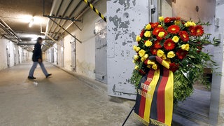 sogenannten U-Boot. Das Staatsoberhaupt informierte sich in dem ehemaligen Stasi-Gefängnis über das Wirken der Staatsicherheit der DDR und über die unmenschliche Unterbringung und Behandlung von Häftlingen. 