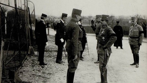 Kaiser Karl I. und Friedrich von Georgi (rechts)