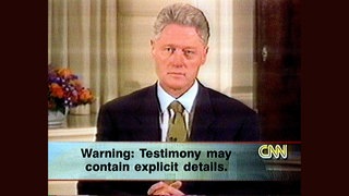 Da Standbild aus einem Video des Senders CNN vom 21.9.1989 zeigt den damaligen US-Präsidenten Bill Clinton, der sich in diesem Video, im Map Room des Weißen Hauses aufgenommen, im Sex-und-Lügen-Skandal rechtfertigt. 