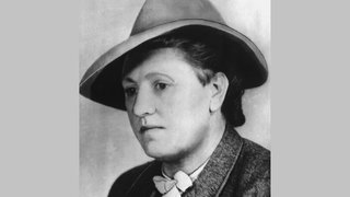 Undatierte Aufnahme der SPD-Politikerin Dr. Elisabeth Selbert (1896 - 1986): "Männer und Frauen sind gleichberechtigt" – Im Januar 1949 wird dieser Artikel in den Entwurf für das neue Grundgesetz der Bundesrepublik aufgenommen. Dies ist vor allem das Verdienst von Elisabeth Selbert.