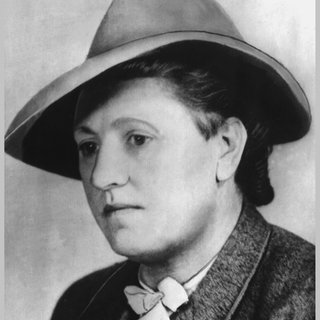 Undatierte Aufnahme der SPD-Politikerin Dr. Elisabeth Selbert (1896 - 1986): "Männer und Frauen sind gleichberechtigt" – Im Januar 1949 wird dieser Artikel in den Entwurf für das neue Grundgesetz der Bundesrepublik aufgenommen. Dies ist vor allem das Verdienst von Elisabeth Selbert.