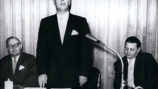 Saarlands Ministerpräsiden Franz-Josef Röder bei einer Rundfunkansprache im Juli 1959