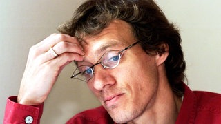 Langstreckenläufer Dieter Baumann (Deutschland) nachdenklich beim Interview zu seinem "Nandrolon-Fall"