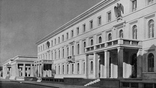 Verwaltungsbau der NSDAP in Müchen (19341935 errichtet; Architekt Paul Ludwig Troost), heute Haus der Kulturinstitute