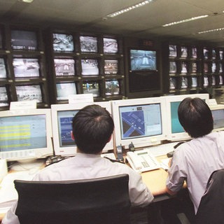 In vielen Atomkraftwerken, Flughäfen und anderen Einrichtungen kritischer Infrastruktur gab es vor dem Jahreswechsel 19992000 spezielle Y2K-Trainings und Sichereitsvorkehrungen.
