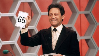 Der Quizmaster Hans Rosenthal (1925 - 1987) während einer "Dalli Dalli"-Sendung im Juni 1978: Der Berliner war einer der beliebtesten Showmaster Deutschlands. Den Holocaust überlebte Rosenthal, der am 2. April 1925 geboren wurde, nur knapp in einem Versteck in seiner Heimatstadt.