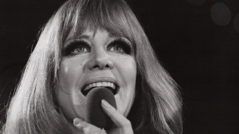 Die Sängerin HIldegard Knef 1968. In diesem Jahr kam "Für mich soll's rote Rosen regnen" heraus. Angela Merkel wünschte sich u.a. dieses Chanson für ihren Zapfenstreich am 2. Dezember 2021.