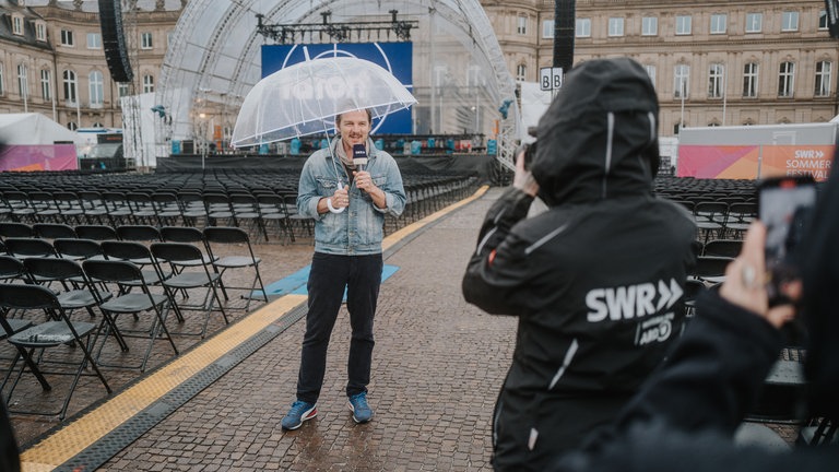 Die große SWR Tatort Premiere „Lass sie gehen“ auf der Stuttgarter Schlossplatz.