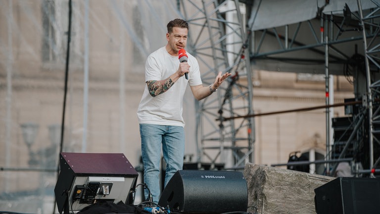 Oliver Pocher, Andreas Müller und Christoph Sonntag standen am 19. Mai 2024 bei der SWR3 Comedy Show live auf der Bühne auf dem Stuttgarter Schlossplatz. ©SWRRonny Zimmermann