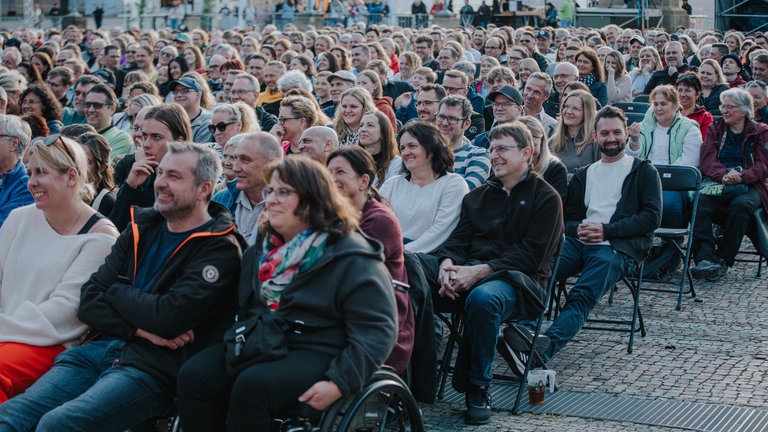 Oliver Pocher, Andreas Müller und Christoph Sonntag standen am 19. Mai 2024 bei der SWR3 Comedy Show live auf der Bühne auf dem Stuttgarter Schlossplatz. ©SWRRonny Zimmermann