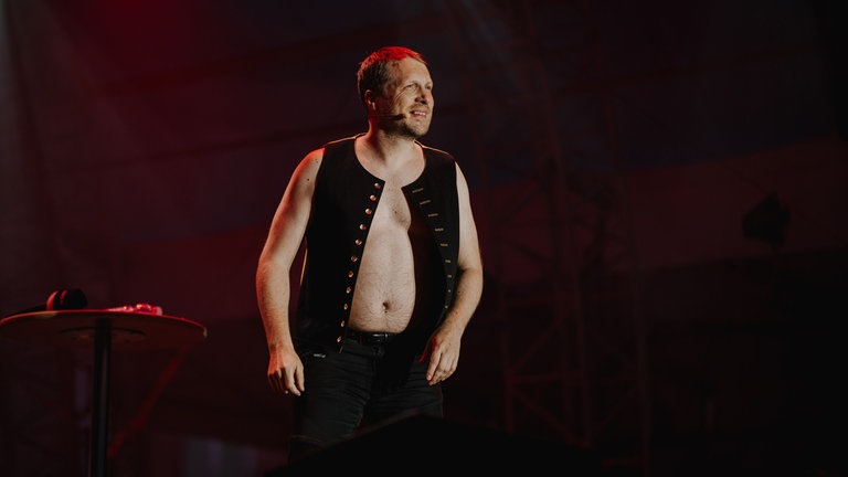 Oliver Pocher, Andreas Müller und Christoph Sonntag standen am 19. Mai 2024 bei der SWR3 Comedy Show live auf der Bühne auf dem Stuttgarter Schlossplatz. ©SWRRonny Zimmermann