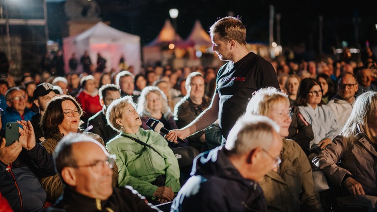 Oliver Pocher, Andreas Müller und Christoph Sonntag standen am 19. Mai 2024 bei der SWR3 Comedy Show live auf der Bühne auf dem Stuttgarter Schlossplatz. ©SWRRonny Zimmermann