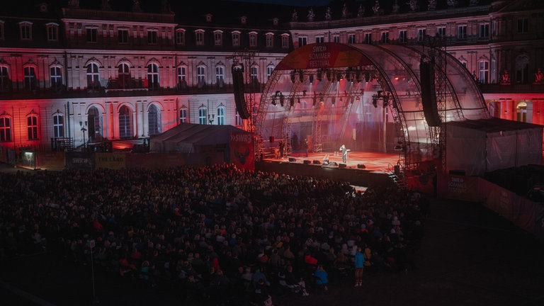 Oliver Pocher, Andreas Müller und Christoph Sonntag standen am 19. Mai 2024 bei der SWR3 Comedy Show live auf der Bühne auf dem Stuttgarter Schlossplatz. ©SWRRonny Zimmermann